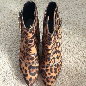 Like new!! Anne Michelle leopard boots in size 8